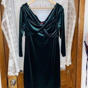 Off shoulder, knee length soft velvet forest green dress💚